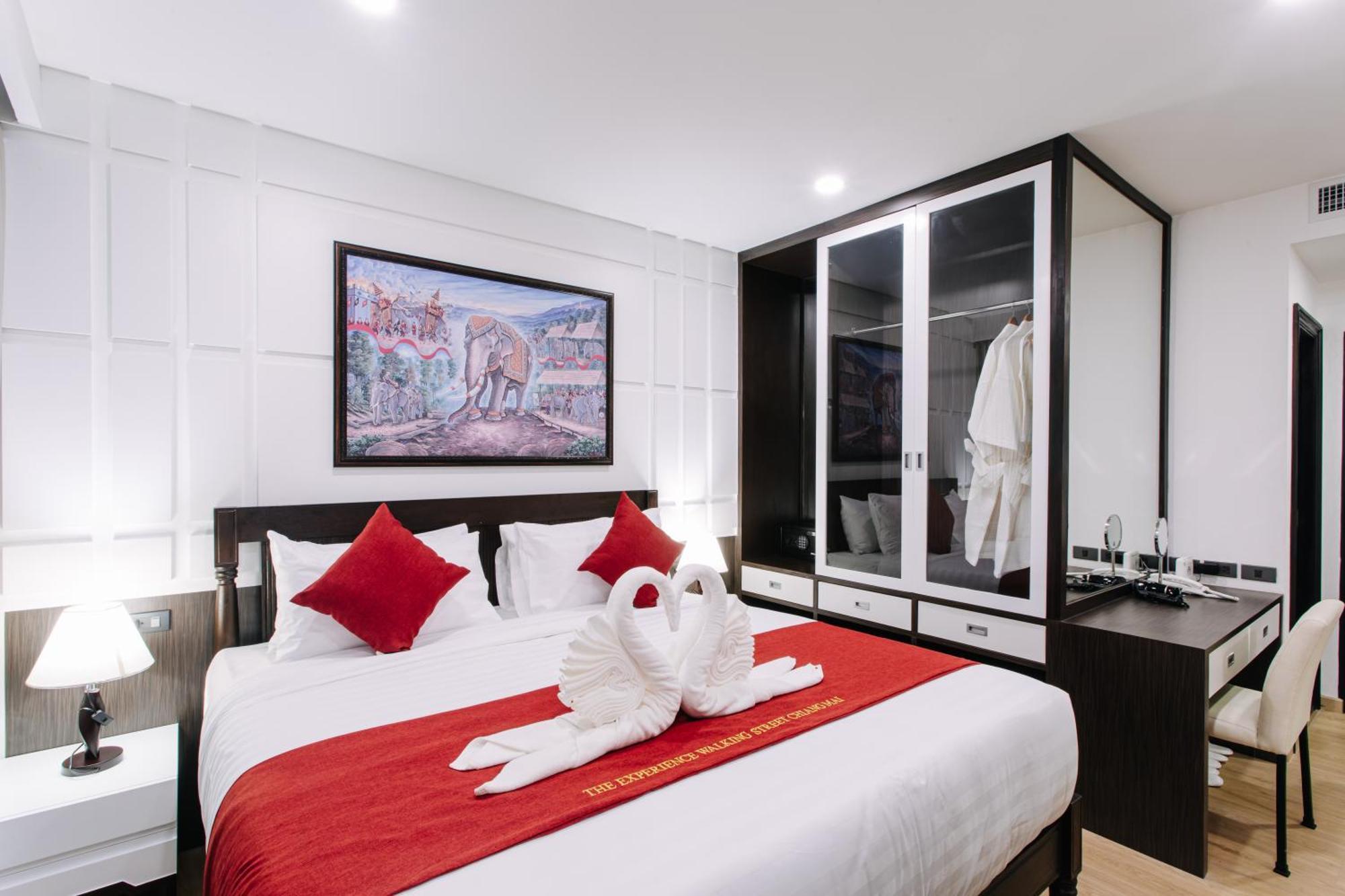 The Experience Walking Street Chiang Mai Hotel Bagian luar foto