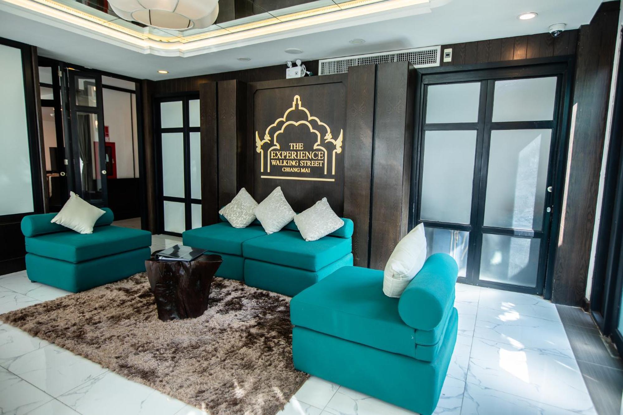 The Experience Walking Street Chiang Mai Hotel Bagian luar foto