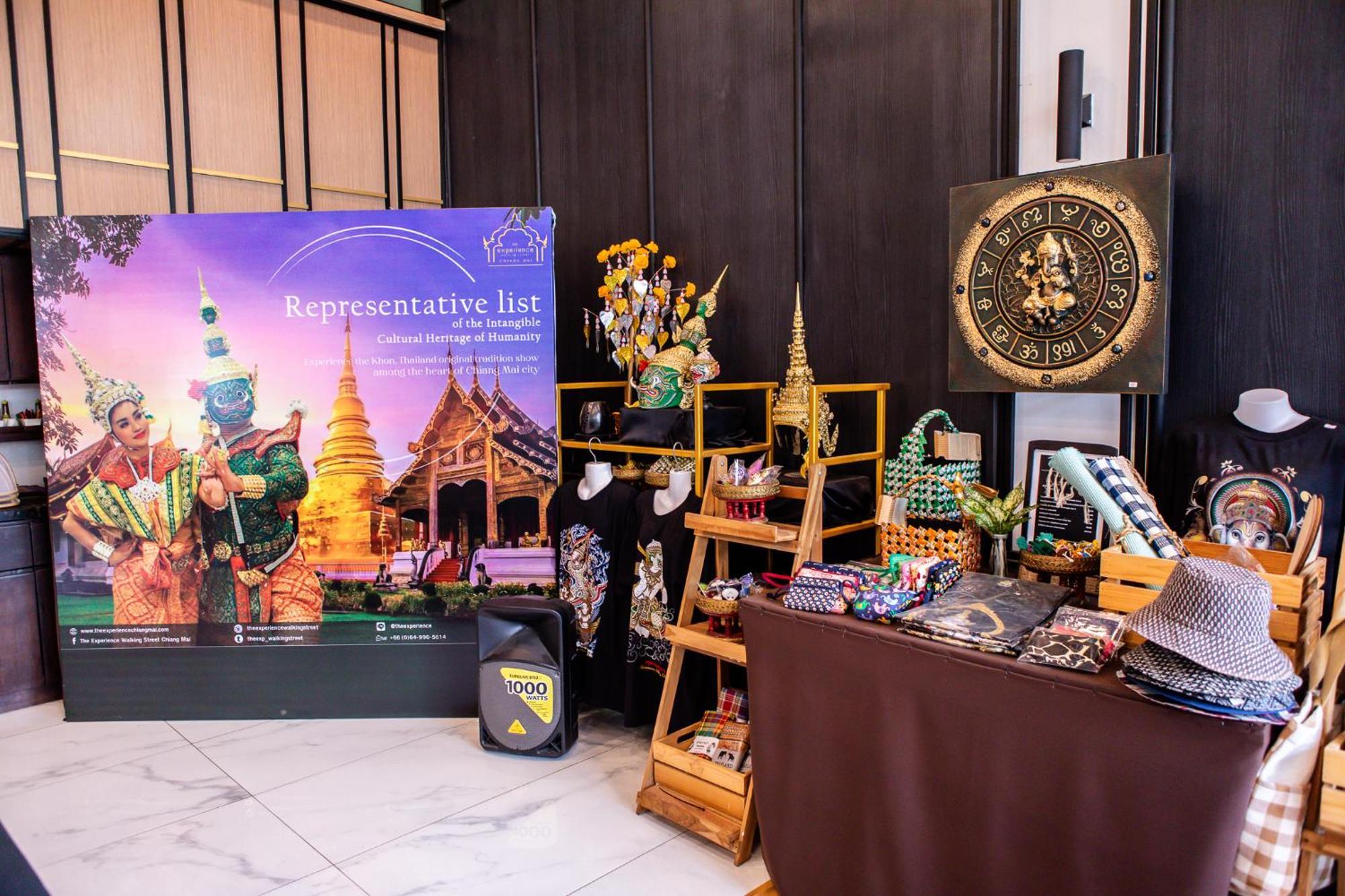 The Experience Walking Street Chiang Mai Hotel Bagian luar foto