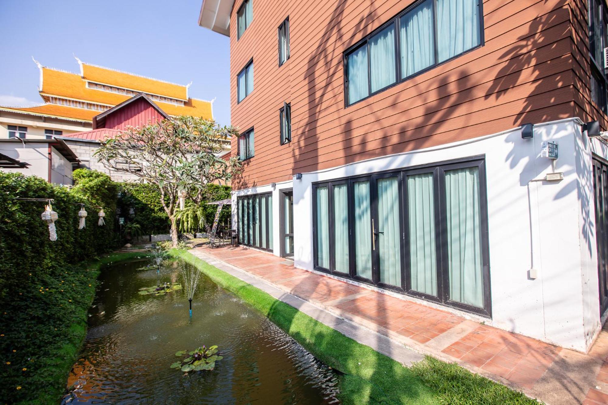 The Experience Walking Street Chiang Mai Hotel Bagian luar foto