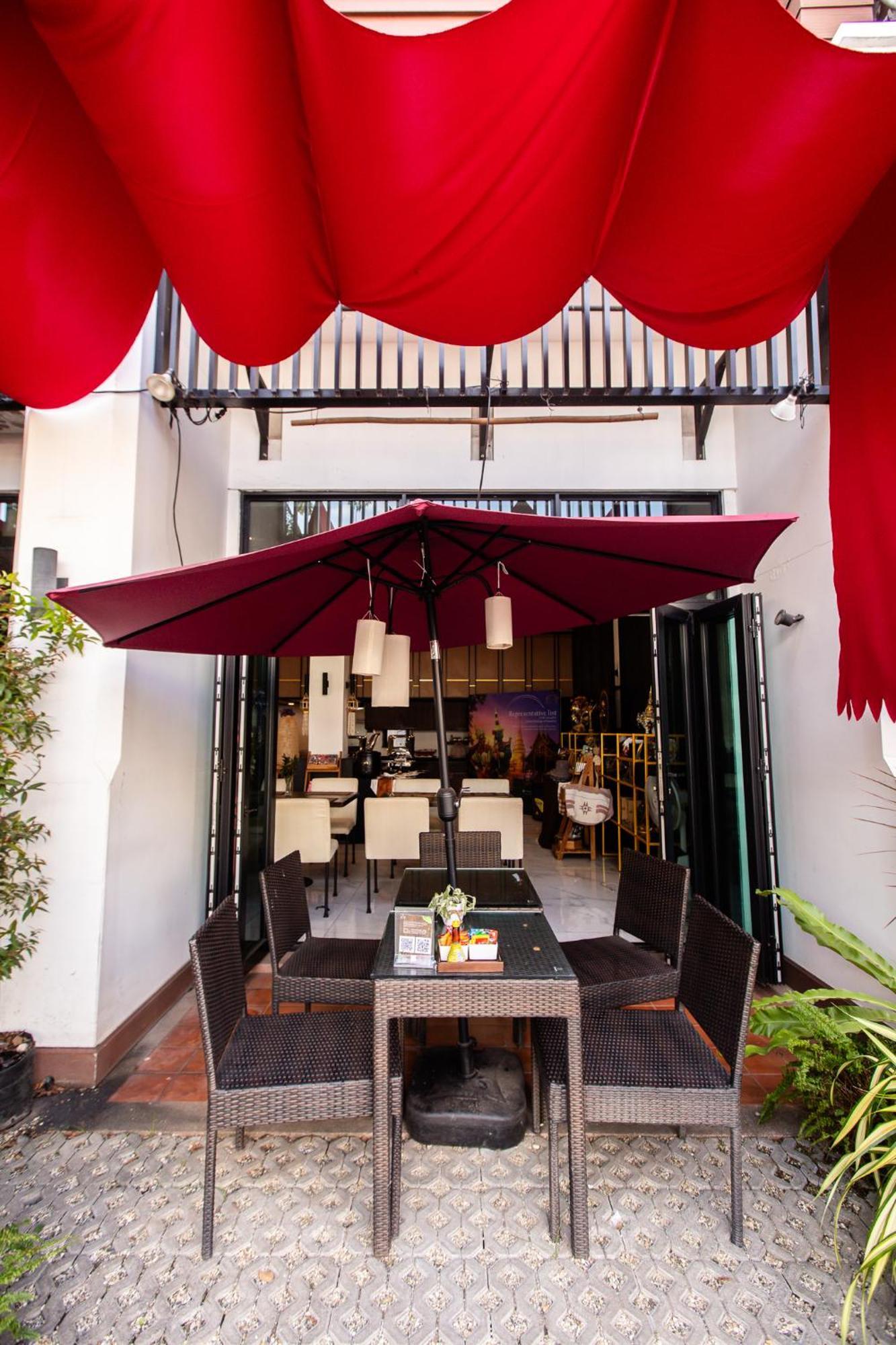 The Experience Walking Street Chiang Mai Hotel Bagian luar foto