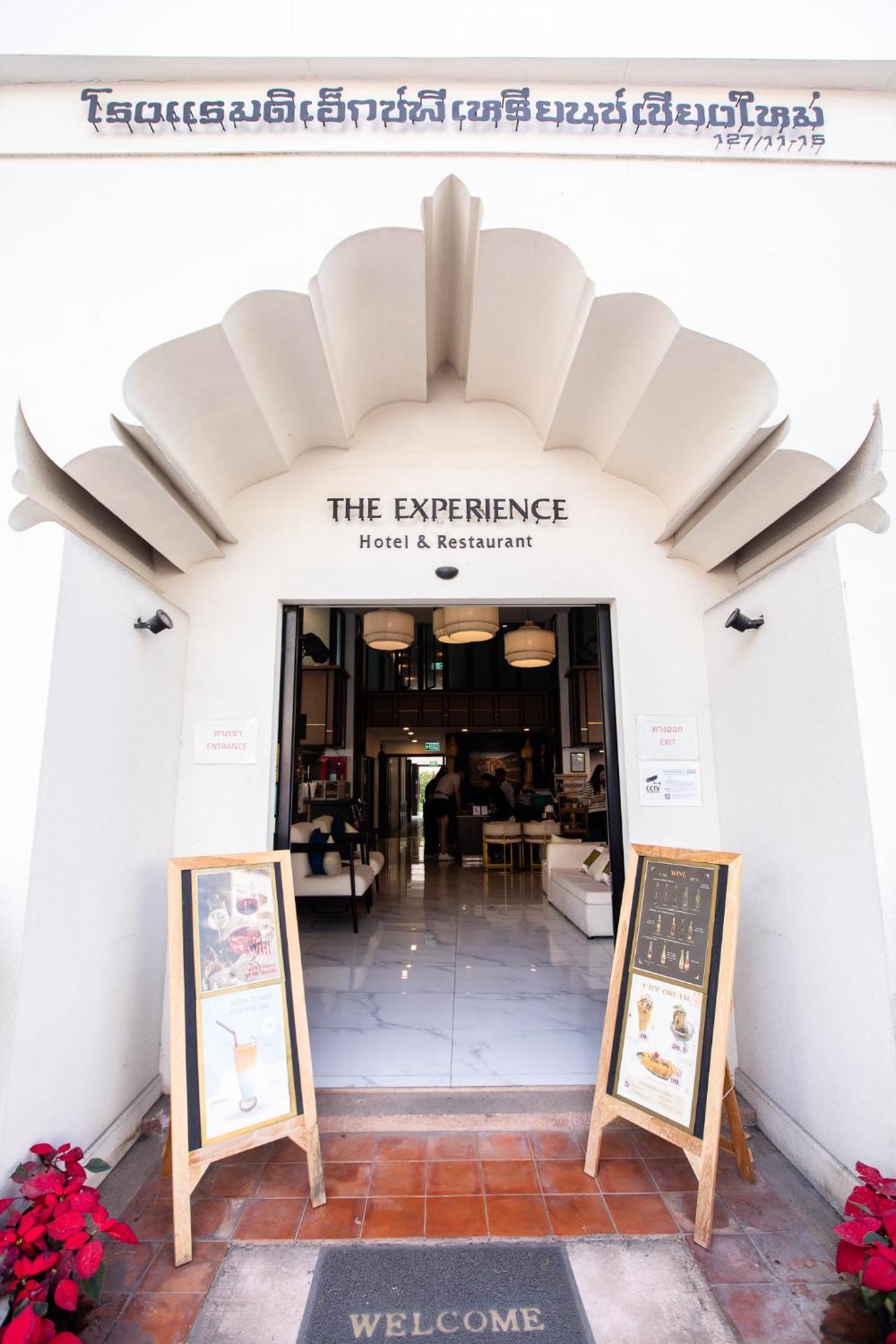 The Experience Walking Street Chiang Mai Hotel Bagian luar foto