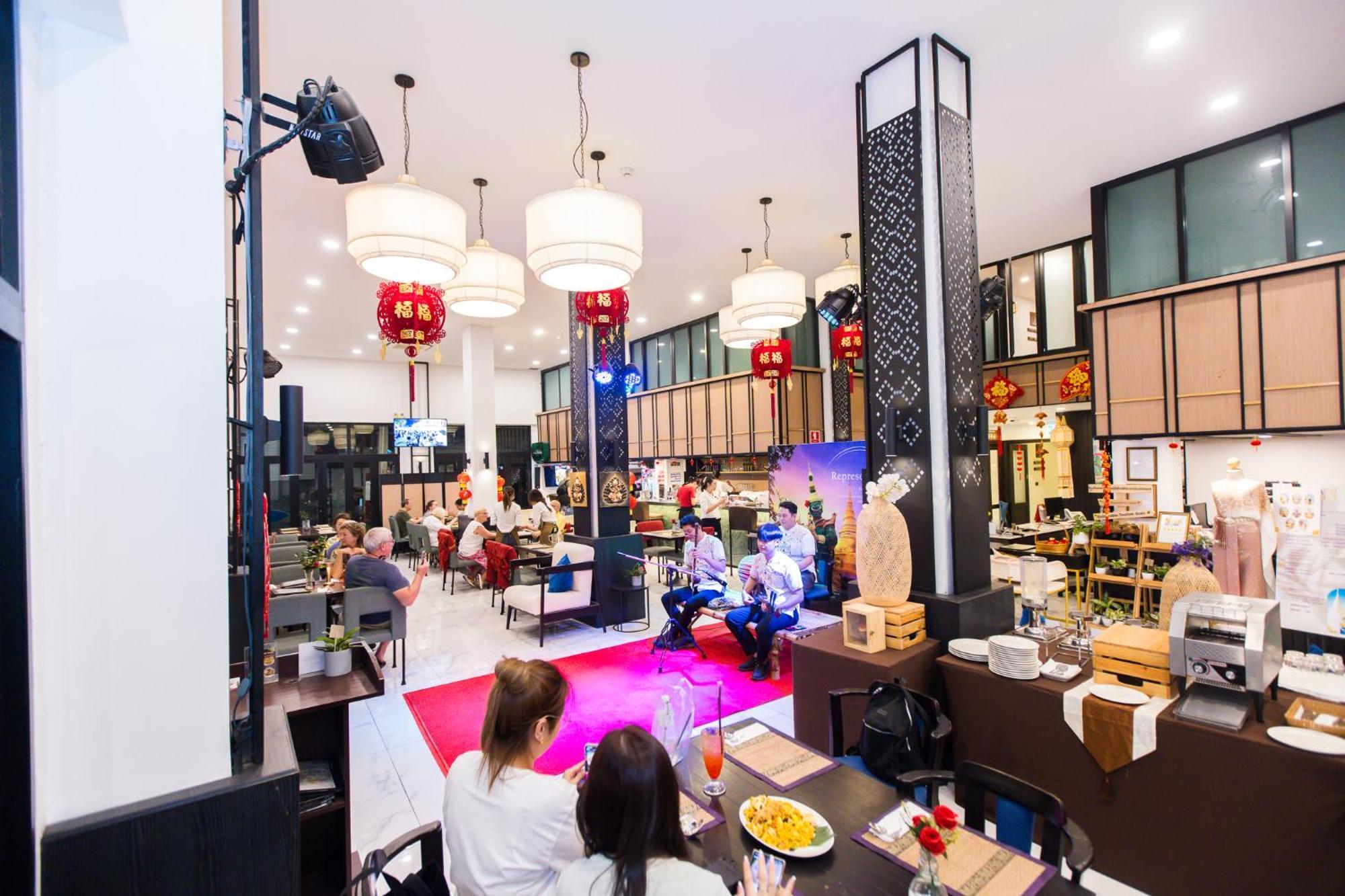 The Experience Walking Street Chiang Mai Hotel Bagian luar foto