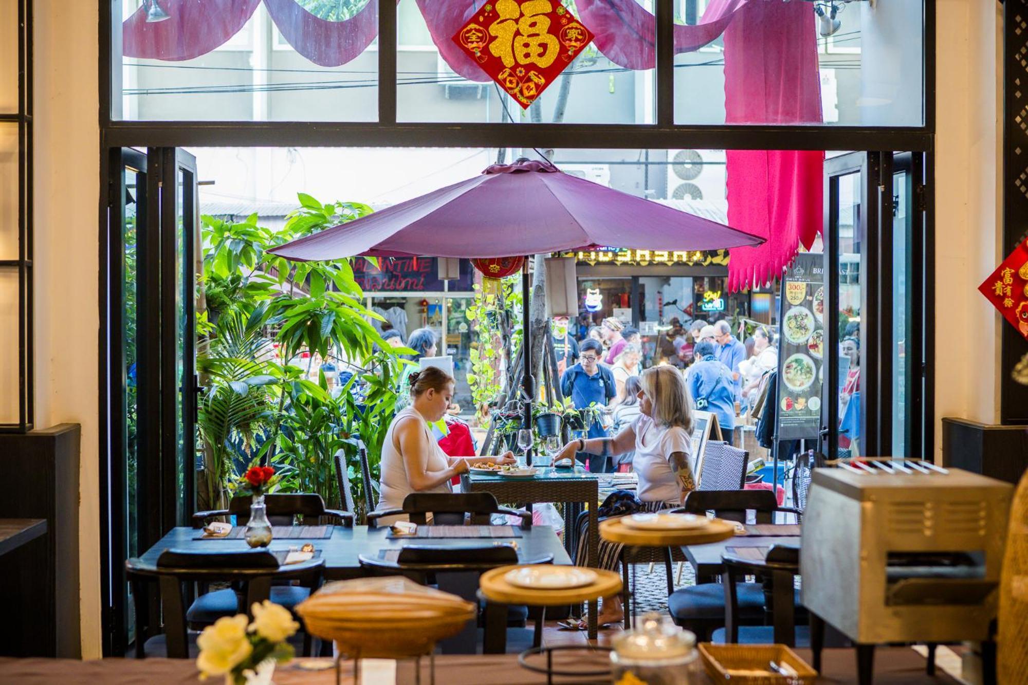 The Experience Walking Street Chiang Mai Hotel Bagian luar foto