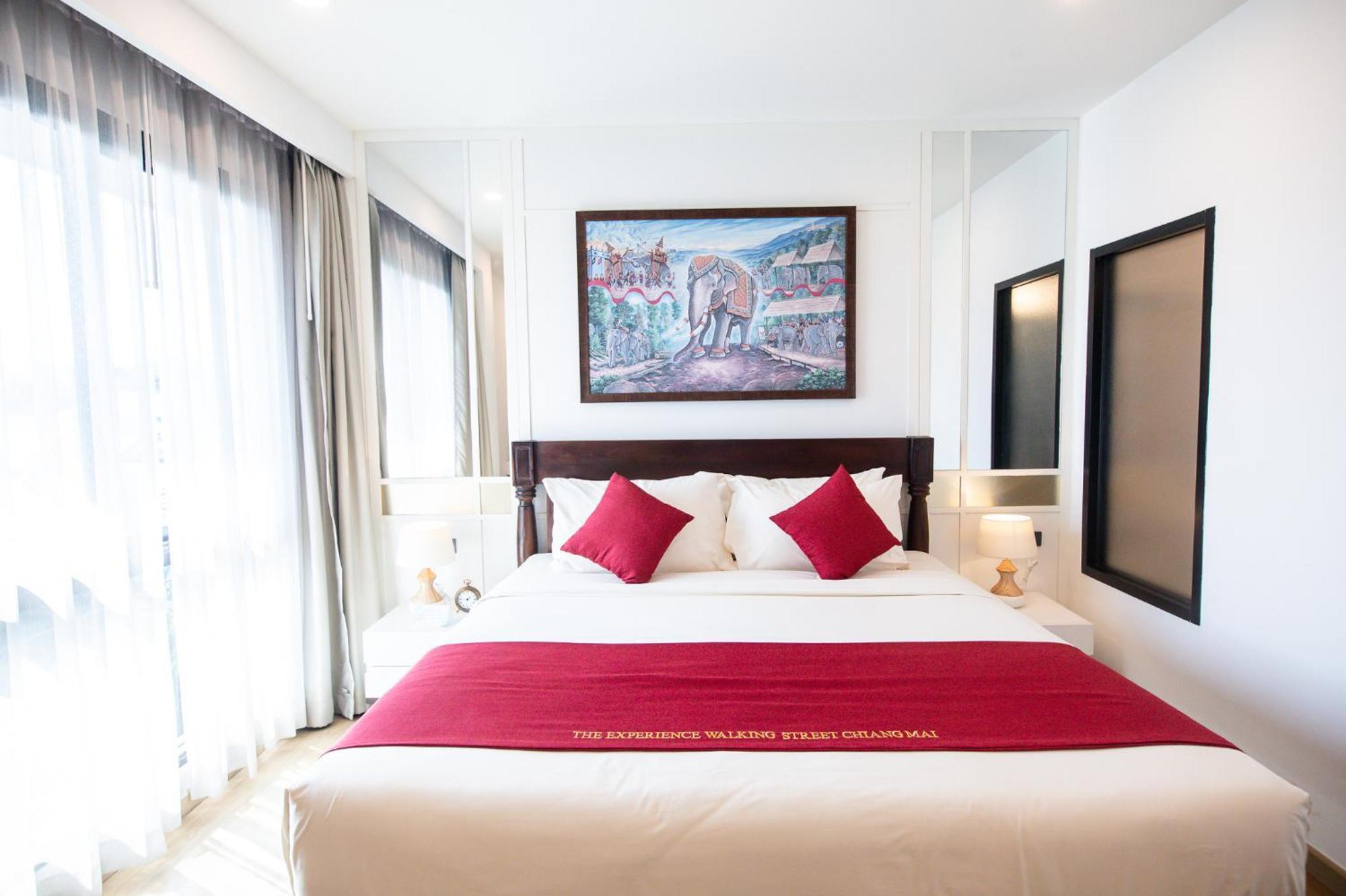 The Experience Walking Street Chiang Mai Hotel Bagian luar foto