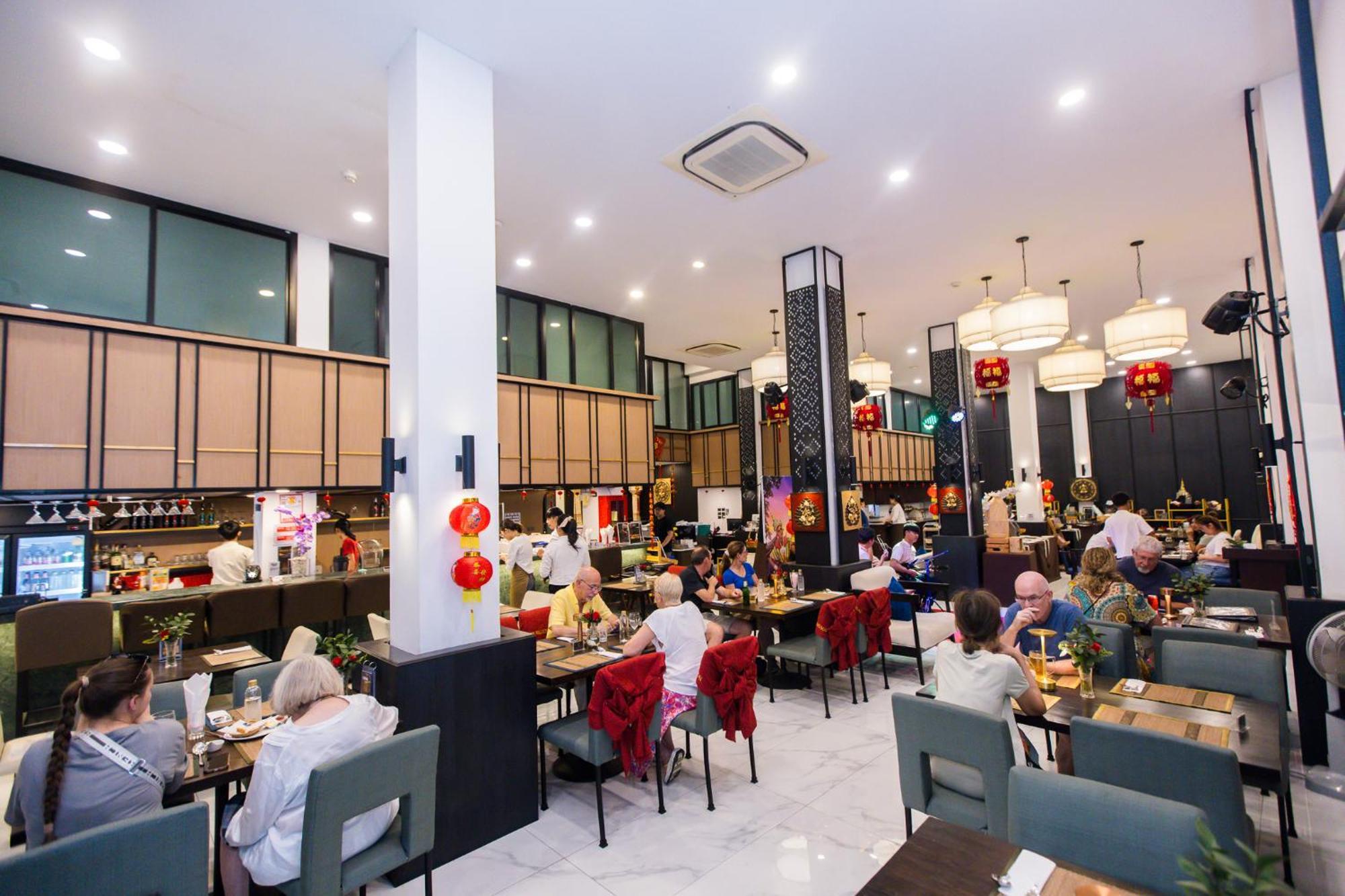 The Experience Walking Street Chiang Mai Hotel Bagian luar foto