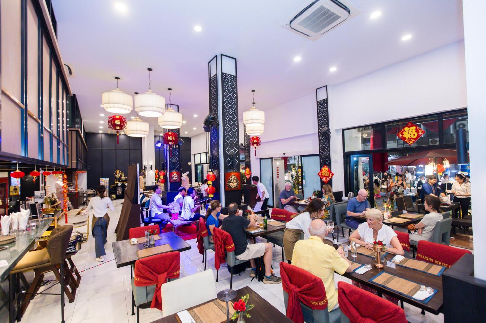 The Experience Walking Street Chiang Mai Hotel Bagian luar foto