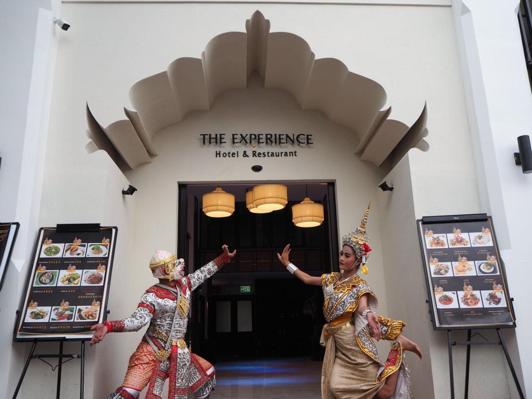 The Experience Walking Street Chiang Mai Hotel Bagian luar foto