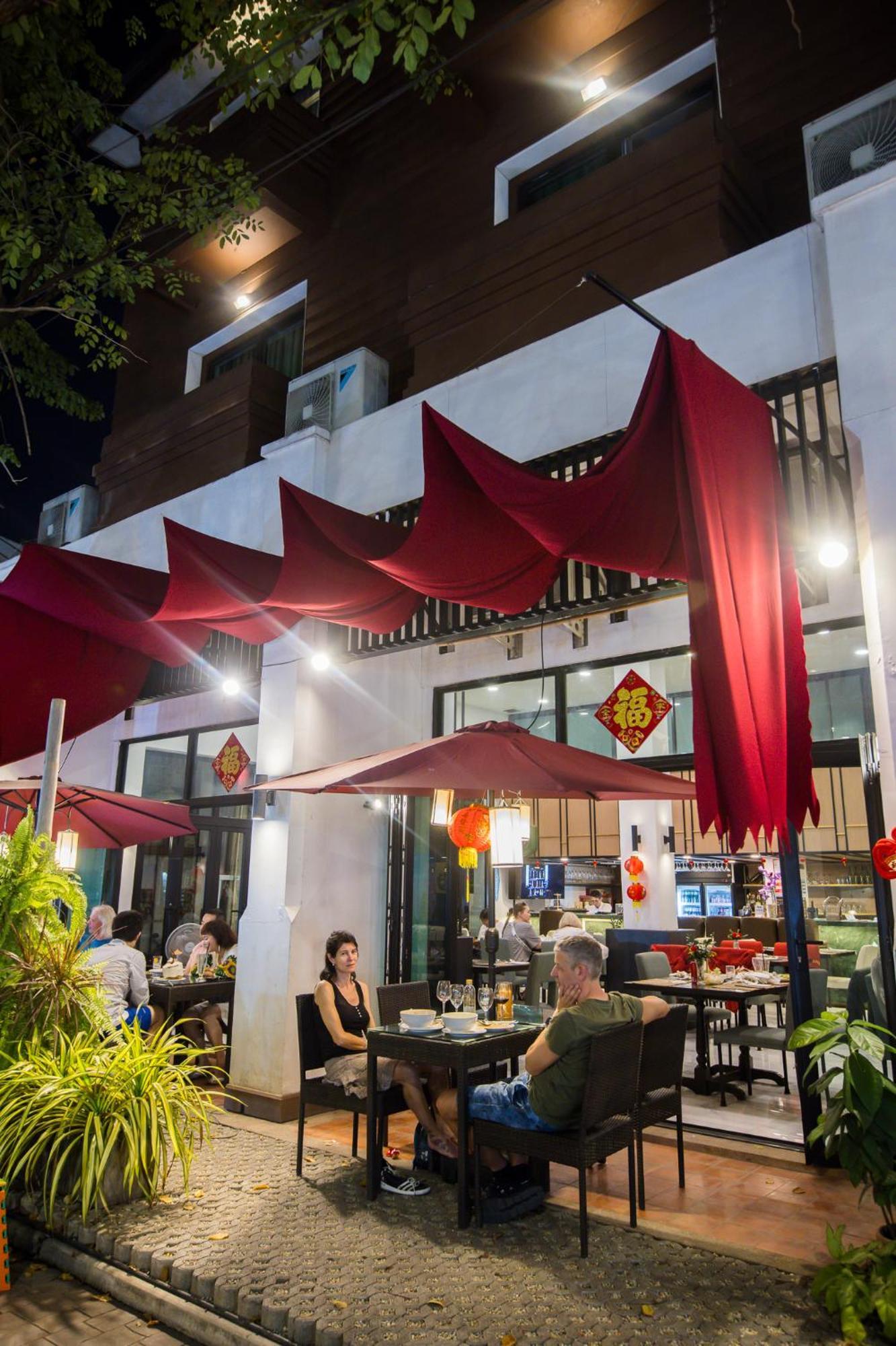 The Experience Walking Street Chiang Mai Hotel Bagian luar foto