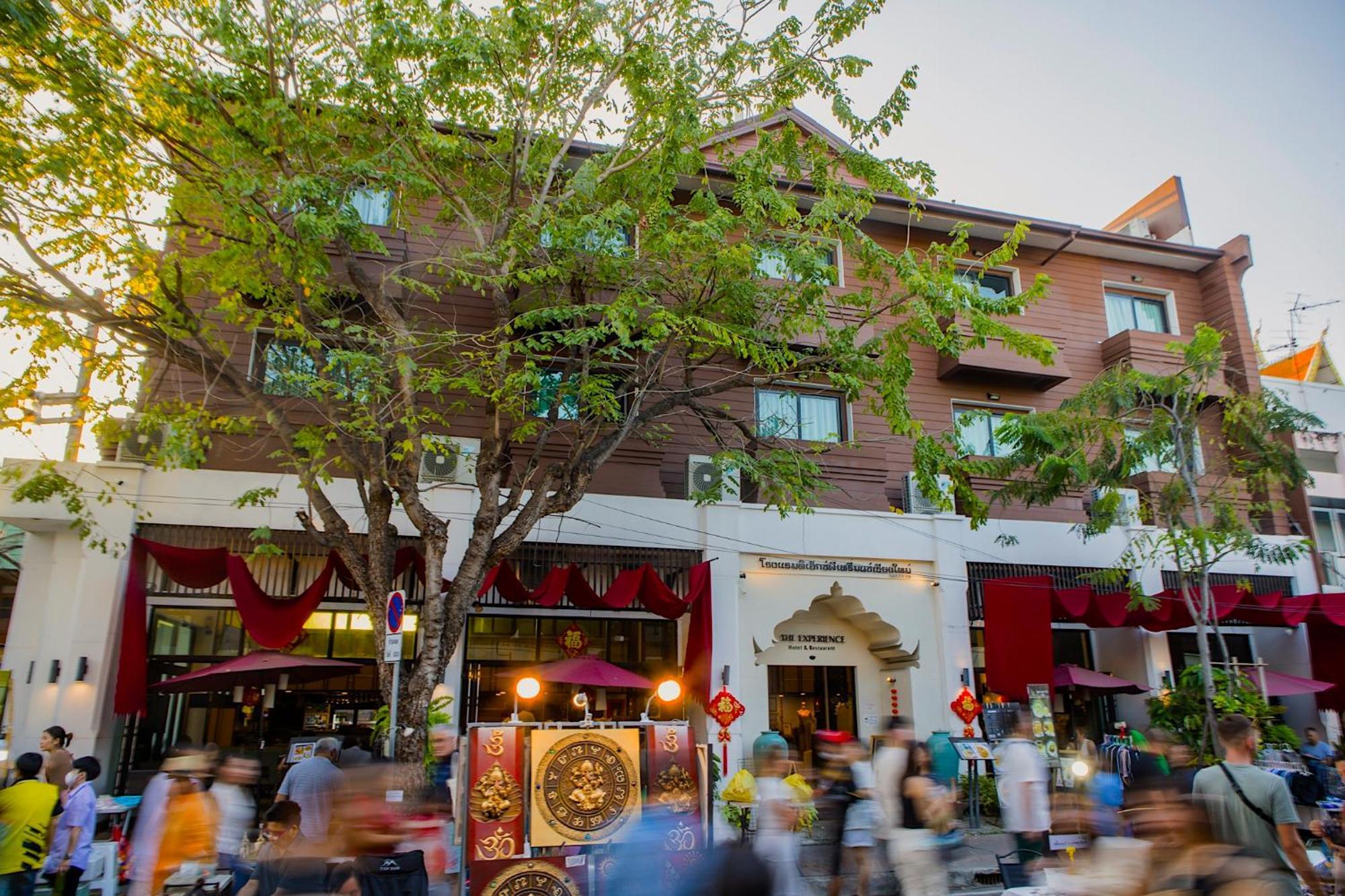 The Experience Walking Street Chiang Mai Hotel Bagian luar foto