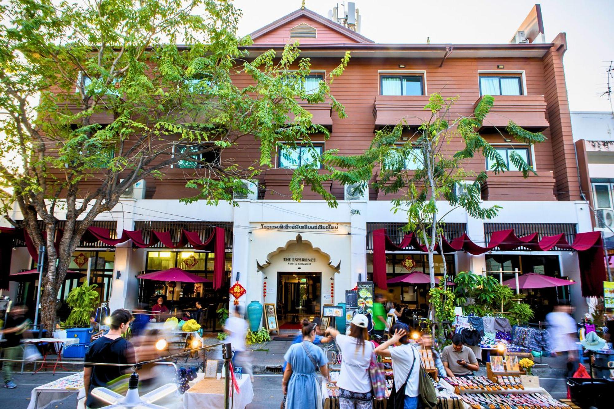 The Experience Walking Street Chiang Mai Hotel Bagian luar foto