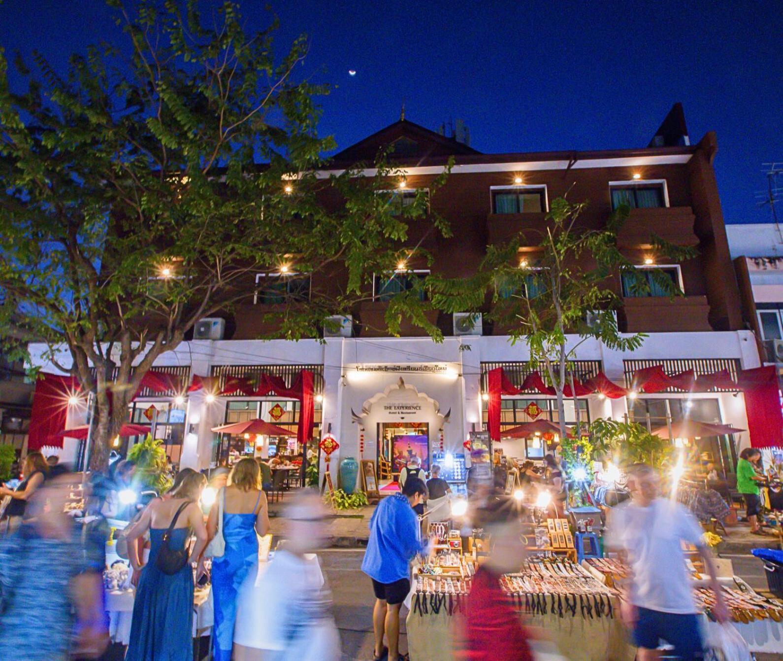 The Experience Walking Street Chiang Mai Hotel Bagian luar foto